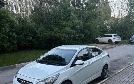 Hyundai Solaris II рестайлинг, 2011 год, 620 000 рублей, 11 фотография