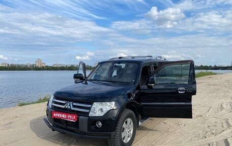 Mitsubishi Pajero IV, 2007 год, 1 735 000 рублей, 3 фотография