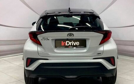 Toyota C-HR I рестайлинг, 2022 год, 2 700 000 рублей, 5 фотография