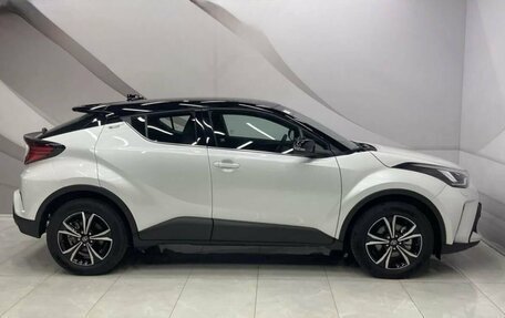 Toyota C-HR I рестайлинг, 2022 год, 2 700 000 рублей, 7 фотография