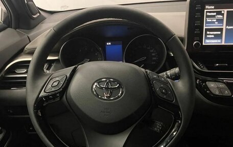 Toyota C-HR I рестайлинг, 2022 год, 2 700 000 рублей, 15 фотография