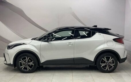 Toyota C-HR I рестайлинг, 2022 год, 2 700 000 рублей, 8 фотография