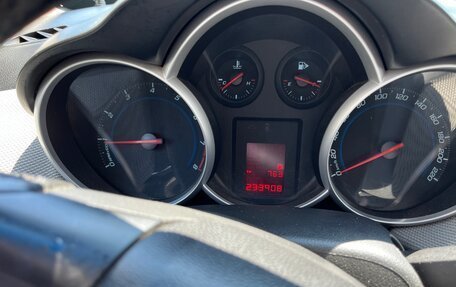 Chevrolet Cruze II, 2011 год, 690 000 рублей, 17 фотография