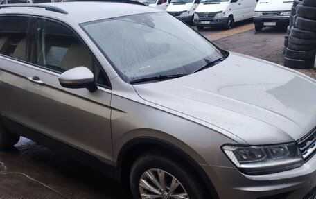 Volkswagen Tiguan II, 2019 год, 2 700 000 рублей, 5 фотография