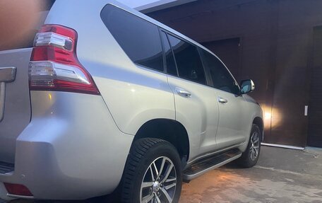 Toyota Land Cruiser Prado 150 рестайлинг 2, 2014 год, 4 150 000 рублей, 32 фотография