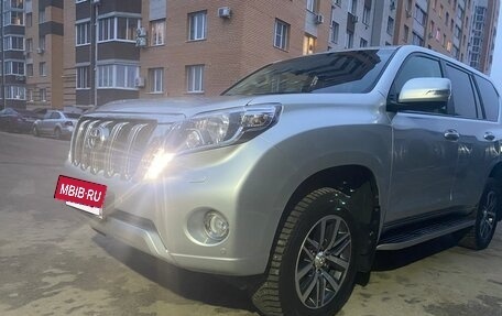 Toyota Land Cruiser Prado 150 рестайлинг 2, 2014 год, 4 150 000 рублей, 34 фотография