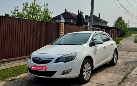 Opel Astra J, 2011 год, 750 000 рублей, 2 фотография
