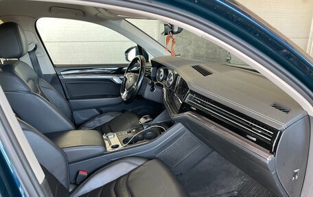 Volkswagen Touareg III, 2018 год, 3 500 000 рублей, 14 фотография
