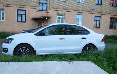 Volkswagen Polo VI (EU Market), 2018 год, 1 350 000 рублей, 2 фотография