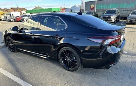 Toyota Camry, 2021 год, 3 000 000 рублей, 2 фотография