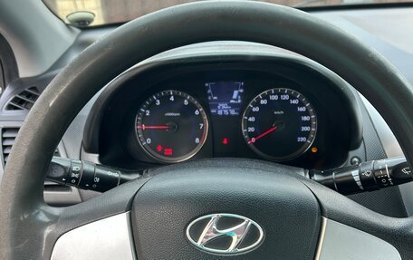 Hyundai Solaris II рестайлинг, 2012 год, 950 000 рублей, 1 фотография