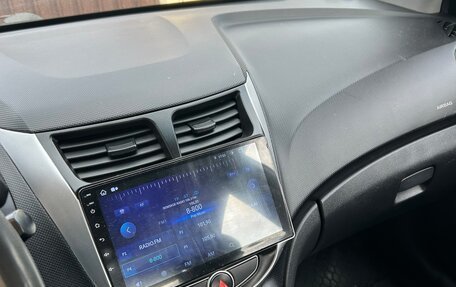 Hyundai Solaris II рестайлинг, 2012 год, 950 000 рублей, 3 фотография