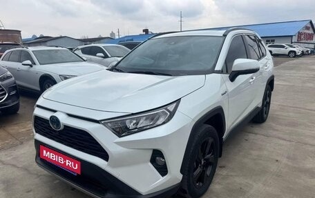 Toyota RAV4, 2021 год, 2 790 000 рублей, 2 фотография