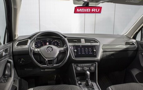 Volkswagen Tiguan II, 2017 год, 2 415 000 рублей, 6 фотография