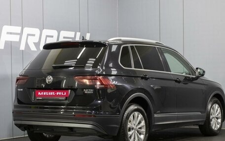 Volkswagen Tiguan II, 2017 год, 2 415 000 рублей, 2 фотография