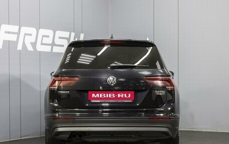 Volkswagen Tiguan II, 2017 год, 2 415 000 рублей, 4 фотография