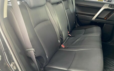 Toyota Land Cruiser Prado 150 рестайлинг 2, 2014 год, 3 400 000 рублей, 29 фотография