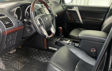Toyota Land Cruiser Prado 150 рестайлинг 2, 2014 год, 3 400 000 рублей, 23 фотография