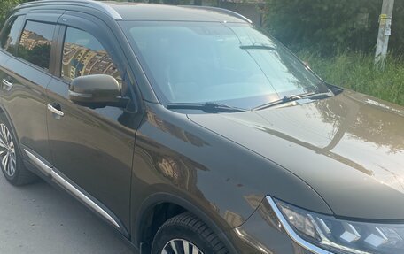 Mitsubishi Outlander III рестайлинг 3, 2019 год, 2 590 000 рублей, 2 фотография