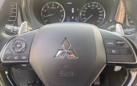 Mitsubishi Outlander III рестайлинг 3, 2019 год, 2 590 000 рублей, 10 фотография