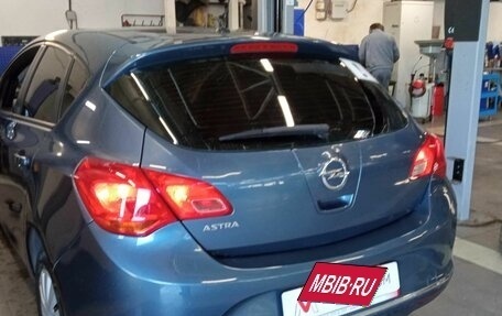 Opel Astra J, 2015 год, 840 000 рублей, 4 фотография