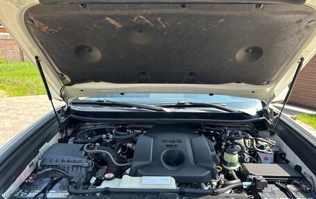 Toyota Land Cruiser Prado 150 рестайлинг 2, 2019 год, 5 300 000 рублей, 2 фотография