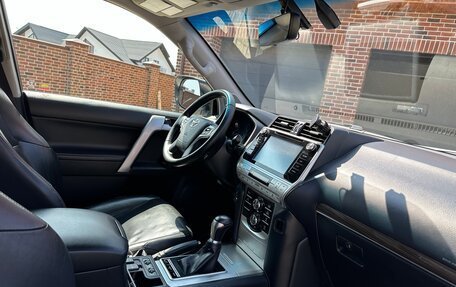 Toyota Land Cruiser Prado 150 рестайлинг 2, 2019 год, 5 300 000 рублей, 5 фотография
