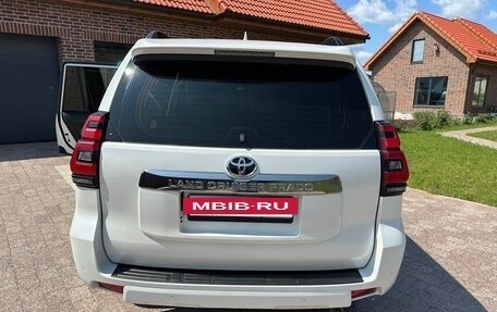 Toyota Land Cruiser Prado 150 рестайлинг 2, 2019 год, 5 300 000 рублей, 9 фотография