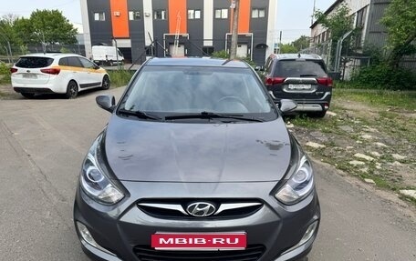 Hyundai Solaris II рестайлинг, 2012 год, 870 000 рублей, 1 фотография