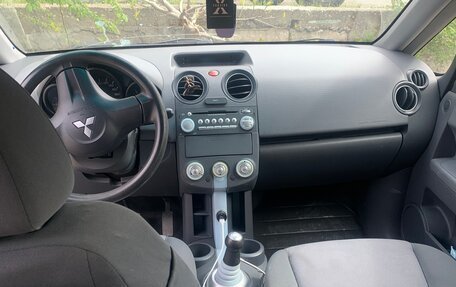Mitsubishi Colt VI рестайлинг, 2005 год, 380 000 рублей, 4 фотография