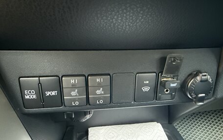 Toyota RAV4, 2018 год, 3 500 000 рублей, 11 фотография