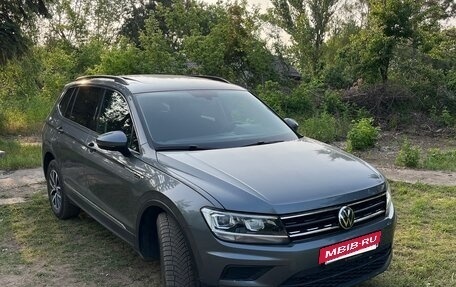 Volkswagen Tiguan II, 2019 год, 2 300 000 рублей, 3 фотография