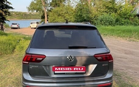 Volkswagen Tiguan II, 2019 год, 2 300 000 рублей, 2 фотография