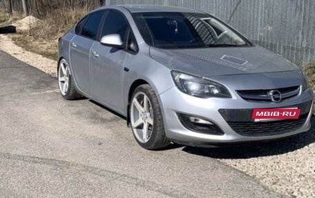 Opel Astra J, 2013 год, 780 000 рублей, 1 фотография
