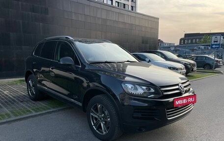 Volkswagen Touareg III, 2011 год, 2 500 000 рублей, 2 фотография