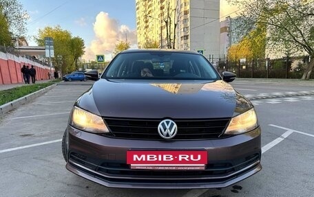 Volkswagen Jetta VI, 2015 год, 1 300 000 рублей, 2 фотография