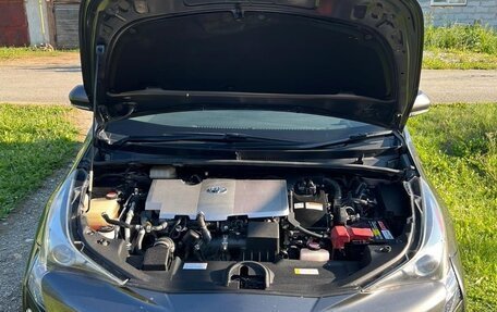 Toyota Prius IV XW50, 2015 год, 1 500 000 рублей, 4 фотография