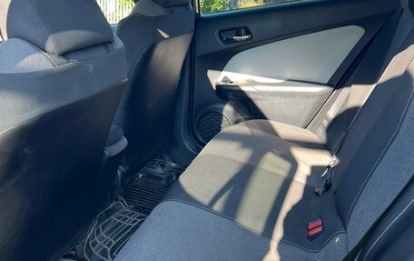 Toyota Prius IV XW50, 2015 год, 1 500 000 рублей, 5 фотография
