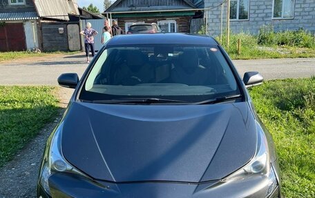 Toyota Prius IV XW50, 2015 год, 1 500 000 рублей, 8 фотография