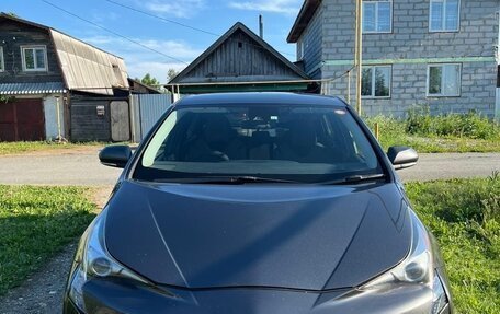 Toyota Prius IV XW50, 2015 год, 1 500 000 рублей, 12 фотография