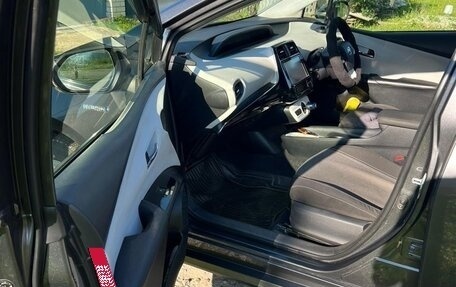 Toyota Prius IV XW50, 2015 год, 1 500 000 рублей, 3 фотография