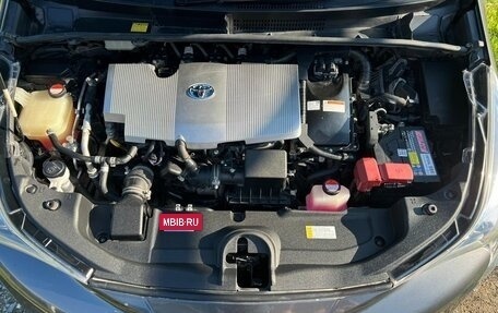 Toyota Prius IV XW50, 2015 год, 1 500 000 рублей, 11 фотография