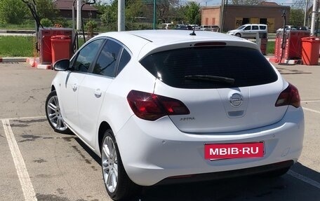 Opel Astra J, 2011 год, 785 000 рублей, 2 фотография