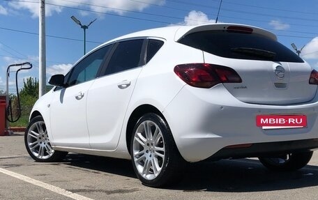 Opel Astra J, 2011 год, 785 000 рублей, 3 фотография