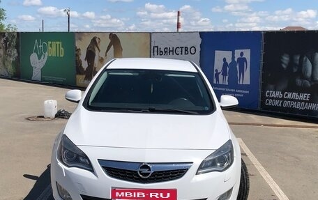 Opel Astra J, 2011 год, 785 000 рублей, 9 фотография