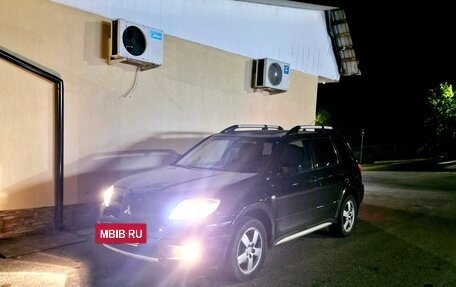Mitsubishi Outlander III рестайлинг 3, 2006 год, 680 000 рублей, 2 фотография