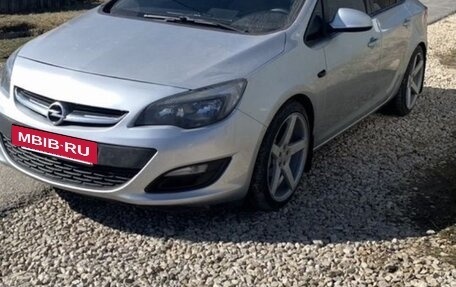 Opel Astra J, 2013 год, 780 000 рублей, 3 фотография