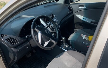 Hyundai Solaris II рестайлинг, 2011 год, 850 000 рублей, 3 фотография