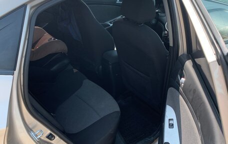 Hyundai Solaris II рестайлинг, 2011 год, 850 000 рублей, 6 фотография