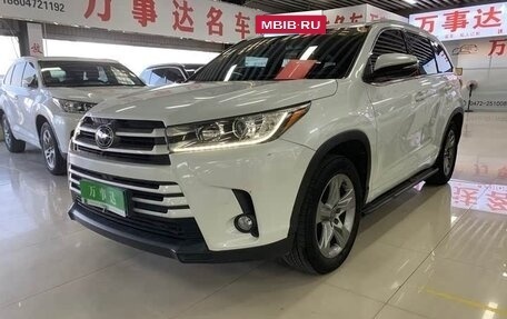 Toyota Highlander III, 2021 год, 3 370 000 рублей, 2 фотография
